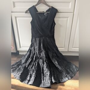 Stunning Elegant Black Embroidered Adrianna Papell Party Dress Size 6/8